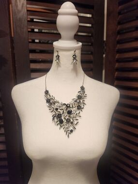 Statement Floral Cluster Necklace and Earring Set in Black and Silver